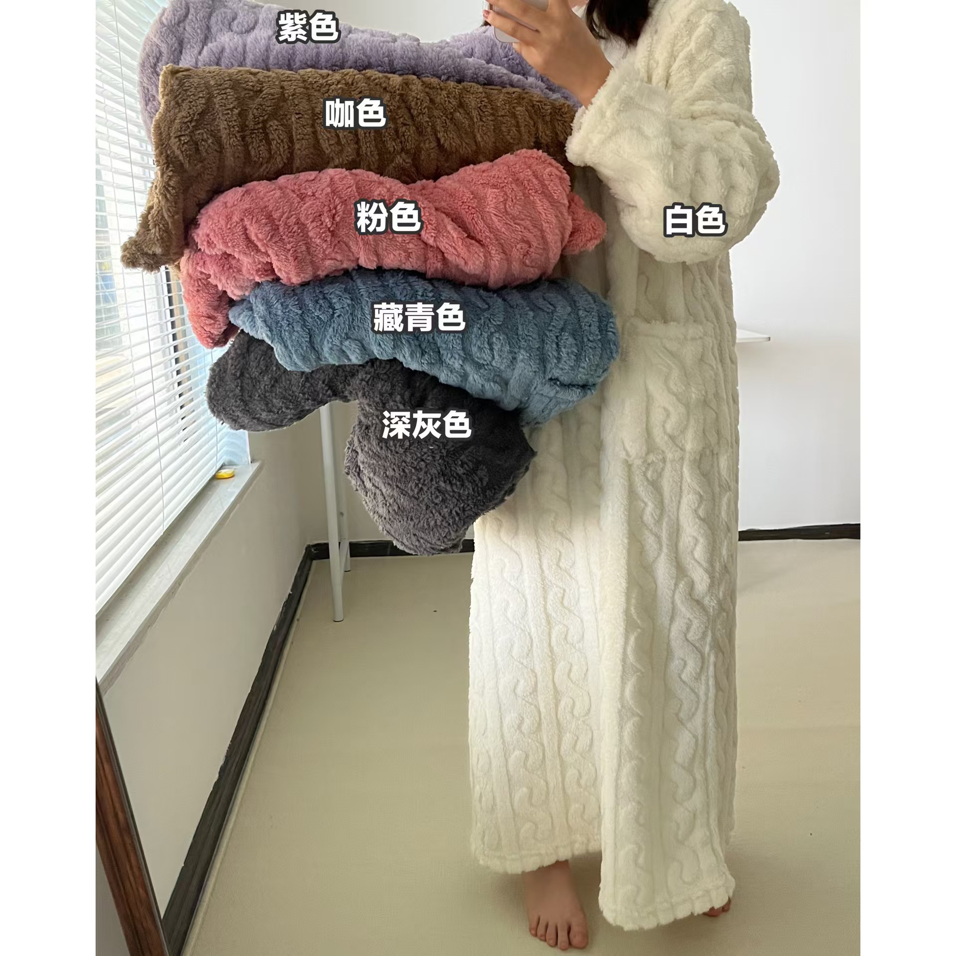 따뜻한 흰색 산호 벨벳 잠옷