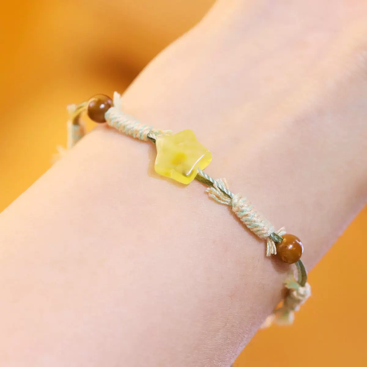 新中式天然蜜蜡星星手绳复古文艺感手工编织小众高级感手链批发