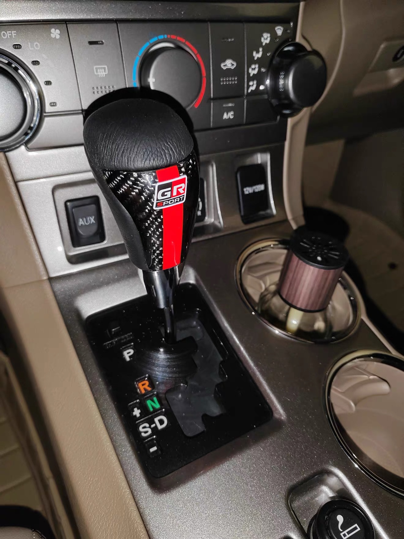 Car modification carbon fiber gear head universal leather automatic shift lever handball wave stick head gear shift handle head