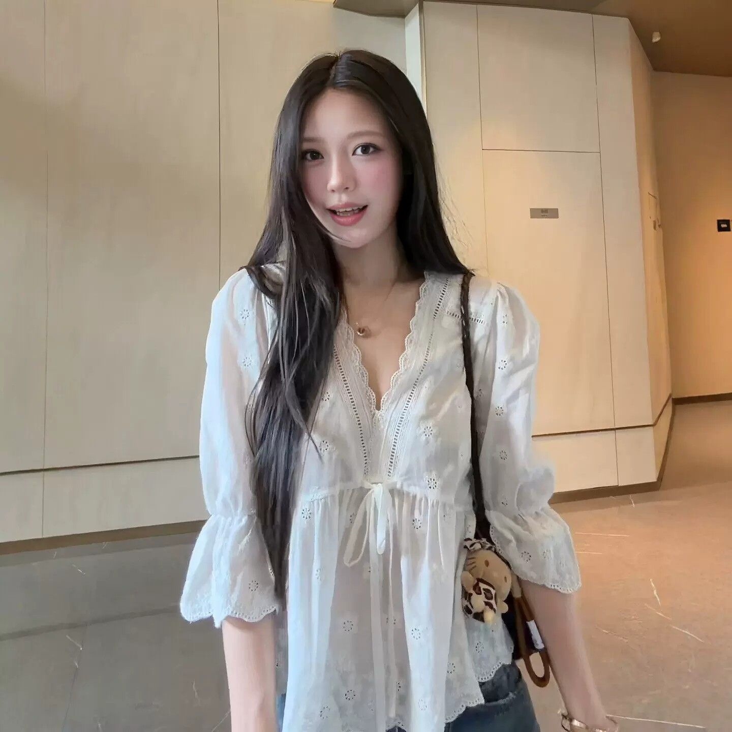 Korean-style gentle hollow-out V-neck lace trim blouse for women, new summer design, waist-cinching, slimming, tie-up top
