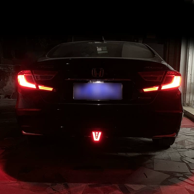 car lights V-shaped burst flash: Brake light