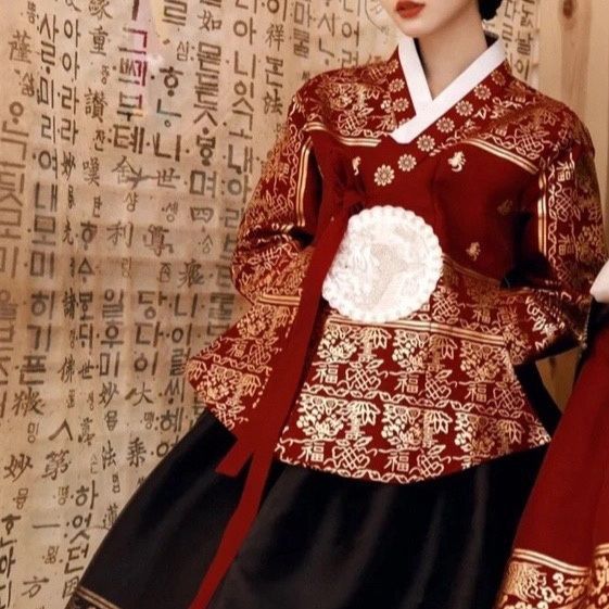 빨간색과 검은색 스커트 궁전 스타일