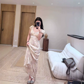 预售/宅女 2026秋冬系列 精致优雅 蕾丝拼接泡泡袖连衣裙