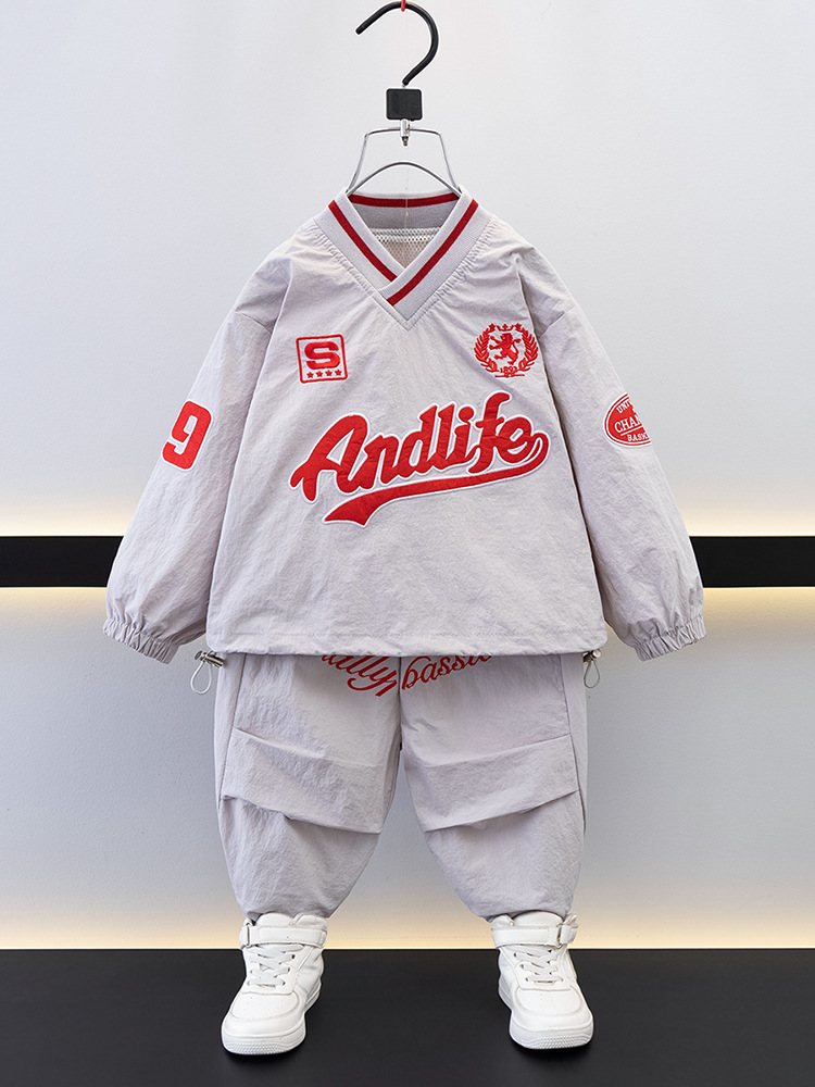 7693 Traje de ocio de herramientas para niños 2025 Primavera Nuevo estilo para niños pequeños y medianos Top de letras para bebés Pantalones de dos piezas