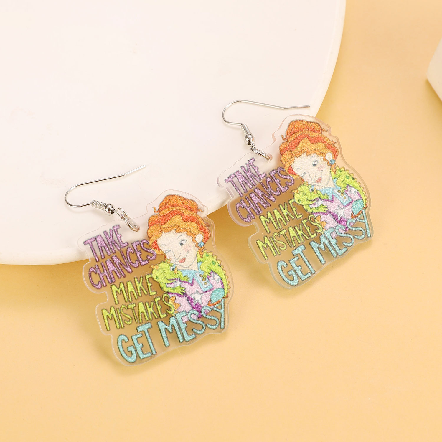 Boucles d'oreilles en acrylique avec lettres colorées de campagne MAMA, cadeau pour la fête des mères et des enseignants_voghion.com
