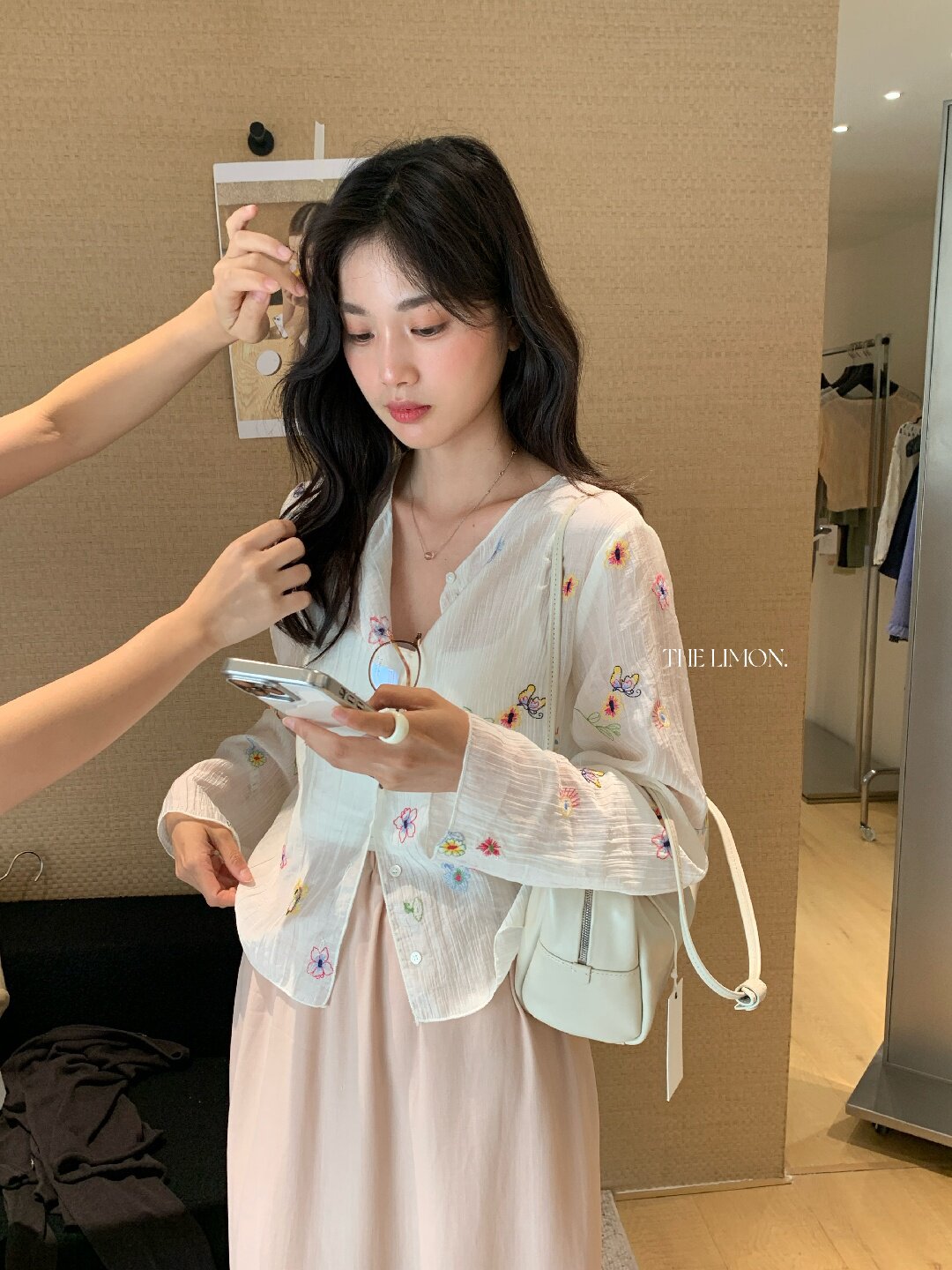 Áo sơ mi nữ tay dài thêu hoa phong cách đồng quê — trắng ngà chi tiết 15
