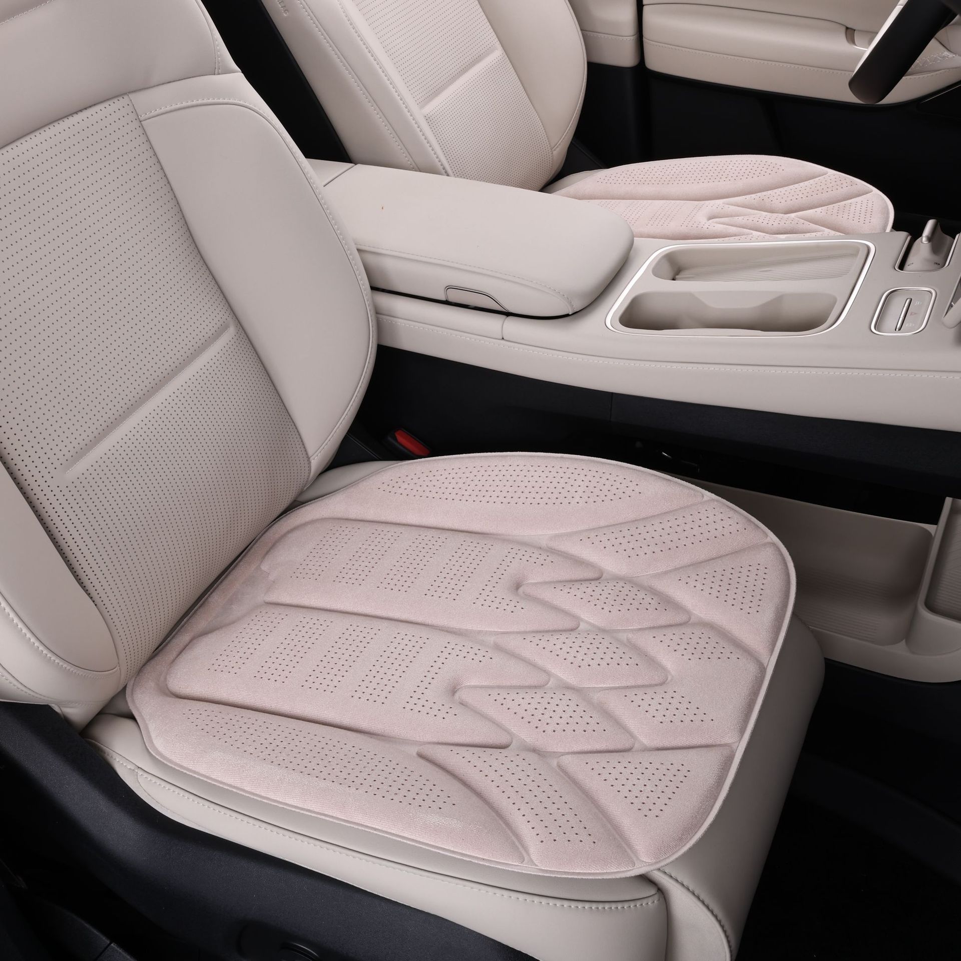 Latex cotton car seat cushion, heat-pressed integrated perforated car seat cushion, universal for all seasons, suede three-piece seat cushion set