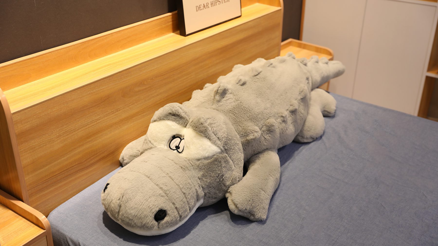 Grote pluche krokodil knuffel voor kinderkamer en bed_voghion.com