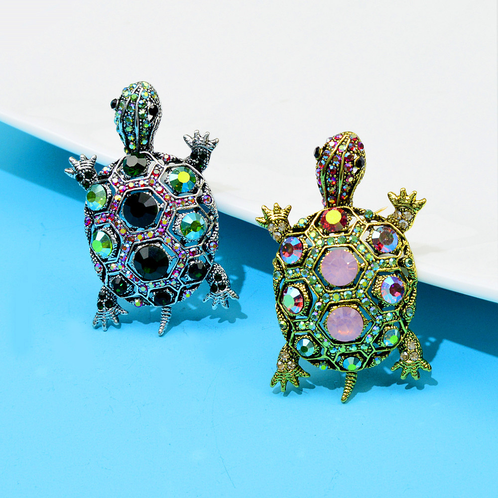 Classic Style Tortoise Metal Rhinestone Women's Brooches display picture 3