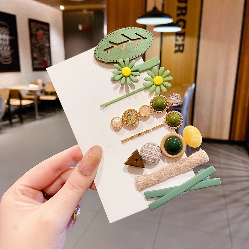 2024 Nueva horquilla de felpa de las mujeres Japonés lindo lado Celebridad de Internet clip lateral horquilla peludo pequeño clip tocado accesorios para el cabello