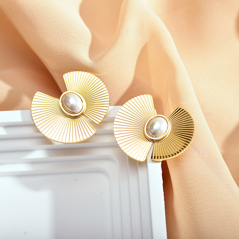 Fashion Flower Copper Gold Plated Artificial Pearls Ear Studs 1 Pair