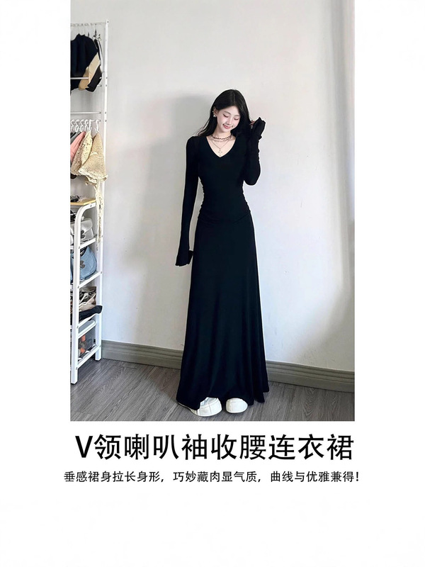 黑色针织长袖连衣裙女秋冬季巨好看v领修身风衣内搭长款包臀裙子|undefined