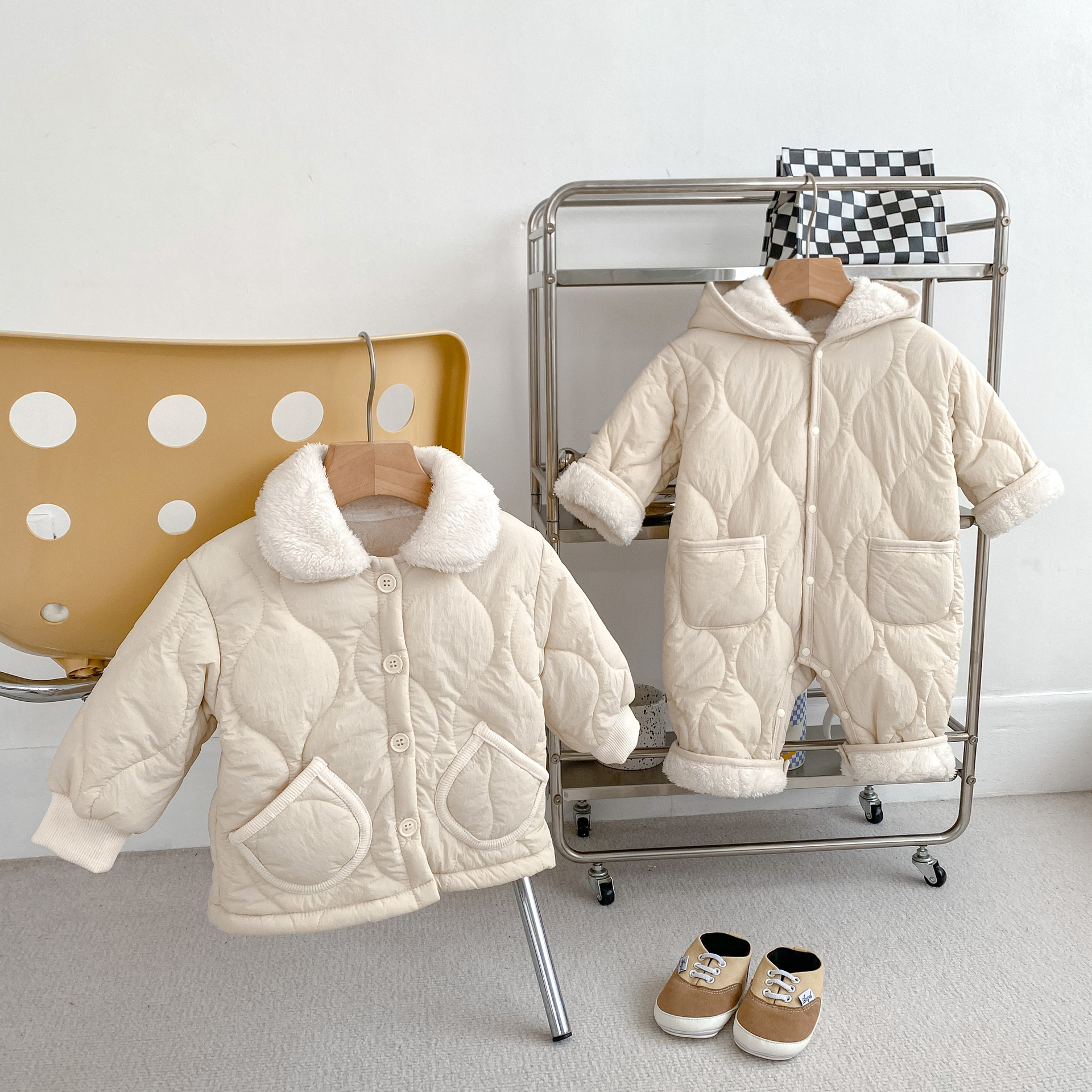 Korean style INS-style baby cotton-padded jacket with fleece lining, warm and cozy, for boys and girls, winter long hooded romper.