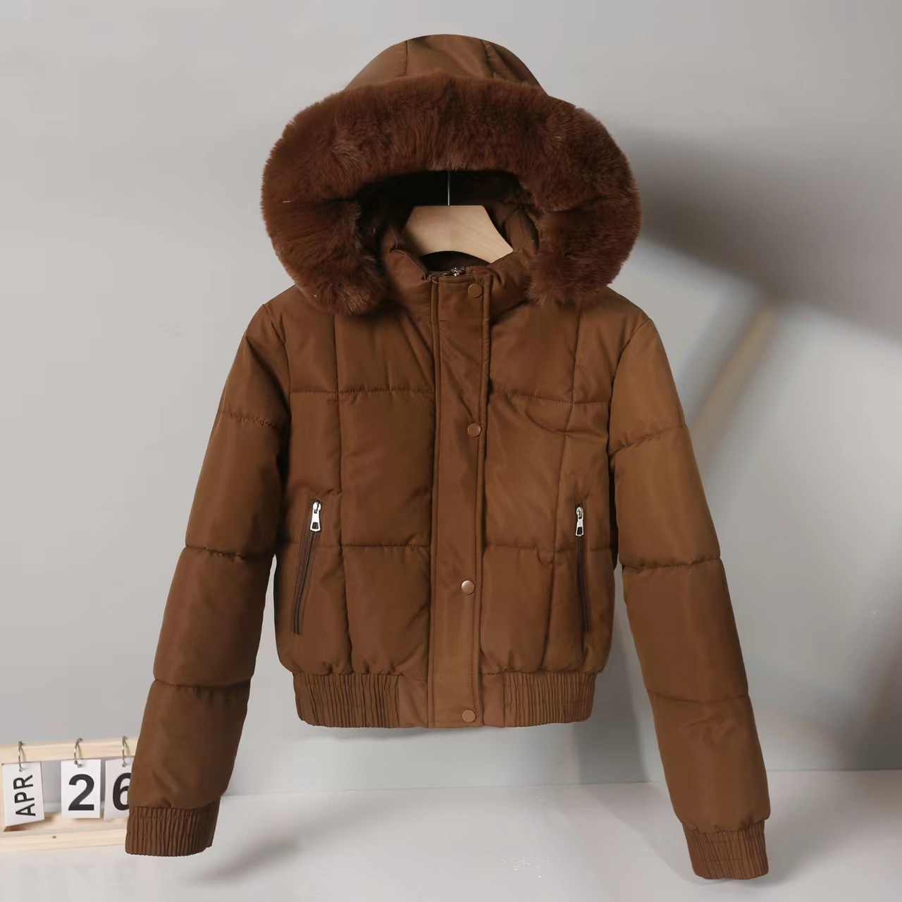Ropa de algodón corta para mujeres superando el viento de Hong Kong estilo coreano de invierno acelerado chaqueta de algodón estudiantil gran abrigo de pan de cuello de pelo image 2