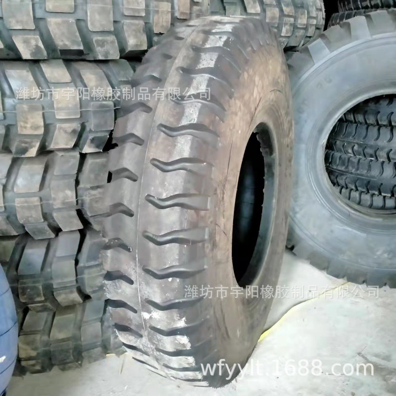 12.00/13.00/14.00-20 自卸车轮胎 洒水车轮胎羊角花纹1300-20