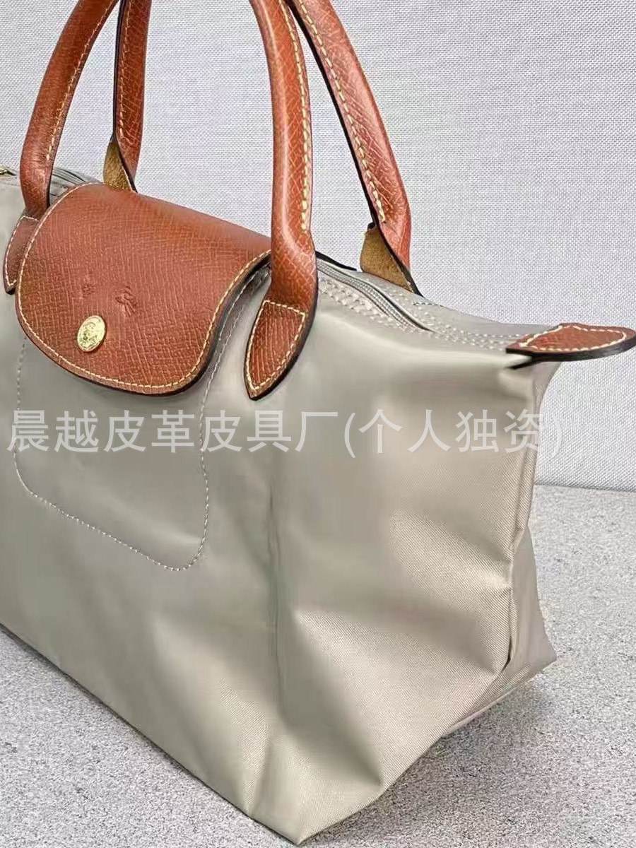 竜の経典のナイロン餃子は大容量の特包のシングル肩の斜めのショルダーバッグを包んで折りたたみます。