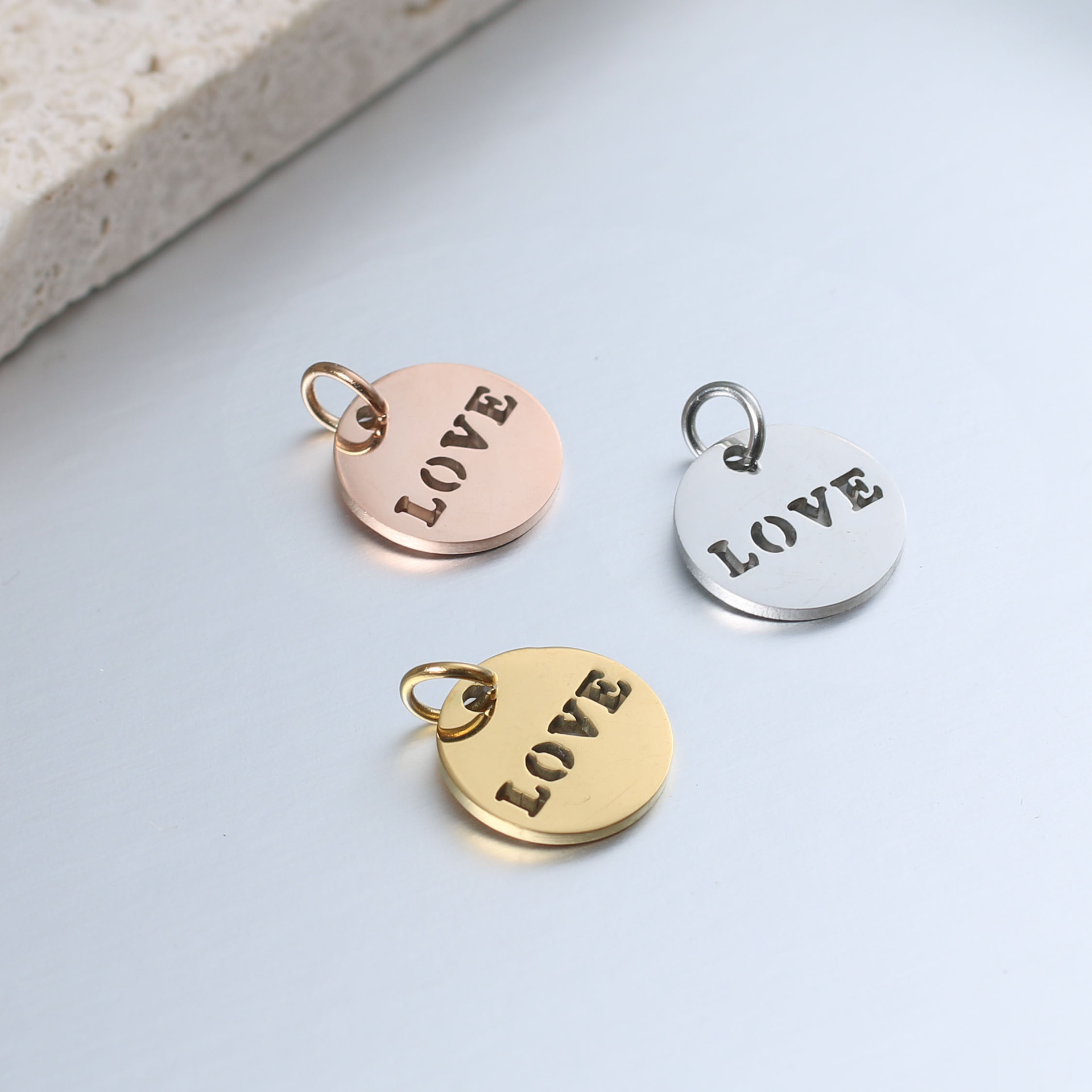 DOOYIO 5 teile/los Edelstahl Charms Runde Hohl-out Liebe Anhänger DIY Halskette Ohrring Schmuck Handgemachte Accessoires – Detail 3