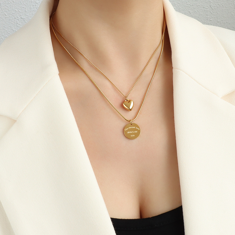Collier double couche en acier titane et or avec pendentif en forme de cœur rond et chaîne de clavicule de style français Marka_voghion.com