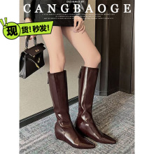 不过膝靴女2025新款爆款尖头内增高平底靴后拉链安可拉红骑士靴