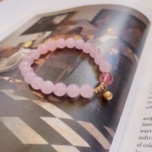 �Ąӷۼt������Ȼ��ˮ����ݮ��С���OӋ��Ů������һ�ɫϵ�ִ�Ů