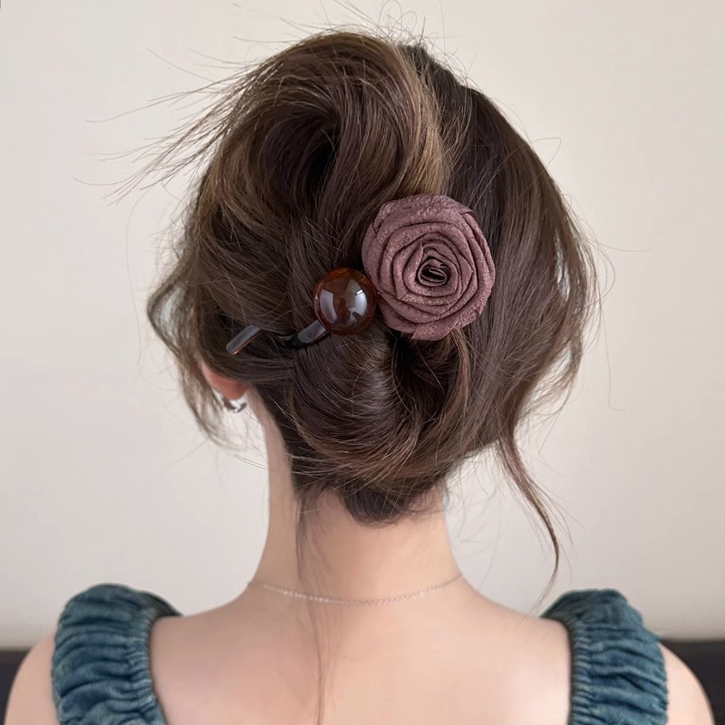 Simple y versátil arco torcido clip para el cabello de la mujer en la parte posterior de la cabeza un clip para el cabello de tiburón en un clip de agarre de alta calidad