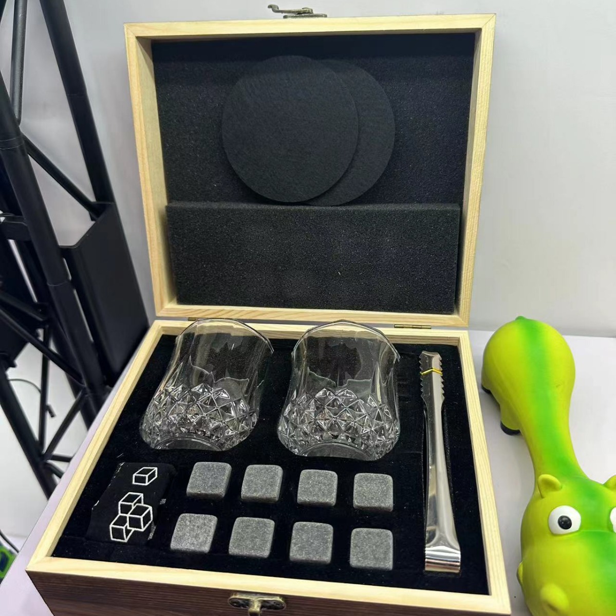 Ice tartar wooden box set whisky stones glass glass set