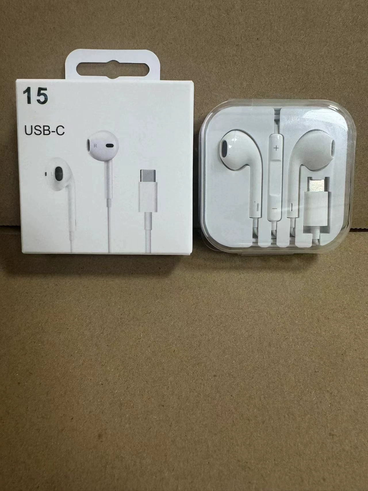 USB‑C наушники (Apple) совместимы с iPhone 15, кабель 1,2 м, встроенный микрофон, белые