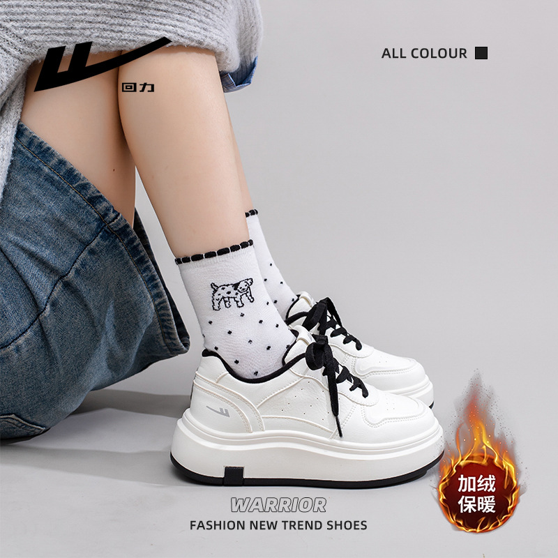 Huay Li superficie de cuero cálida con suela gruesa zapatos blancos de moda universal y cómodo estilo universitario zapatos casuales de moda simple zapatos de algodón