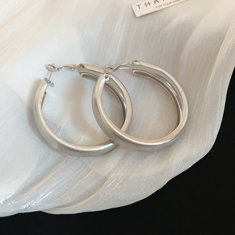 Серебряная игла, металлические модные сексуальные серьги, простой и элегантный дизайн, стиль лёгкой роскоши, стиль высокого качества