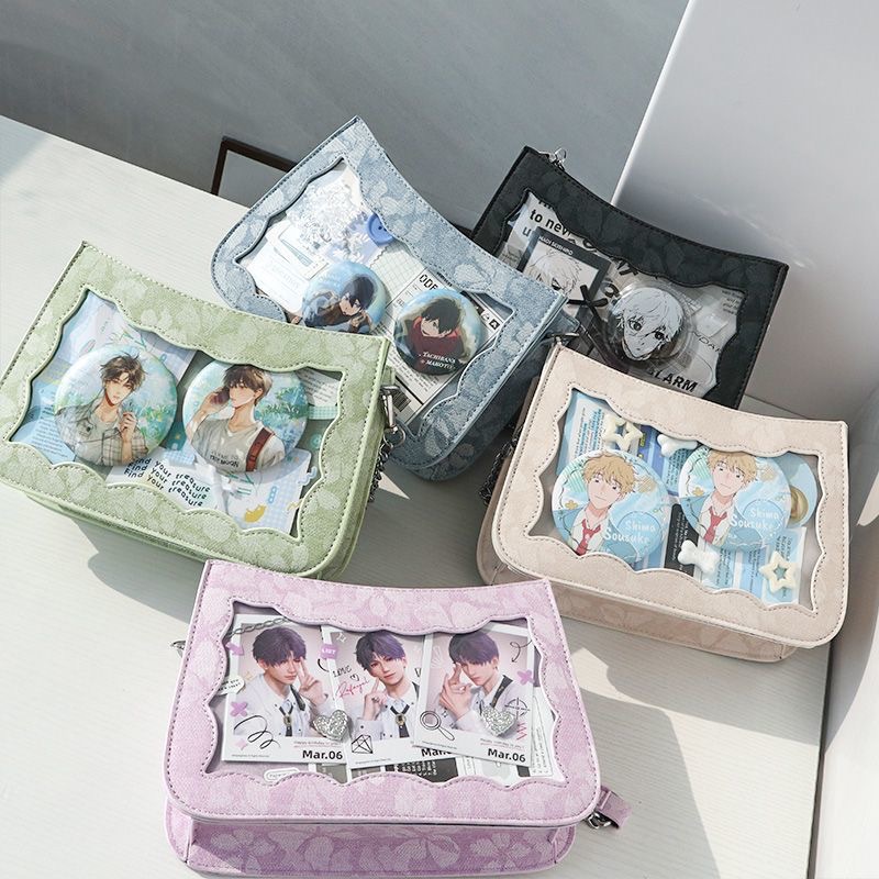 呜咚小铺原创日常百搭透明斜挎吧唧二次元痛包女【乌龙茶仿提花】