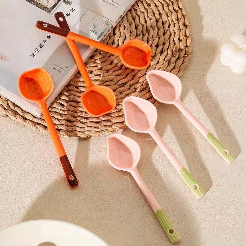 Cucharas de calabaza de cerámica creativa encantadora cucharas de fresa cucharas de postre cucharas de mango largo cucharas de alto valor