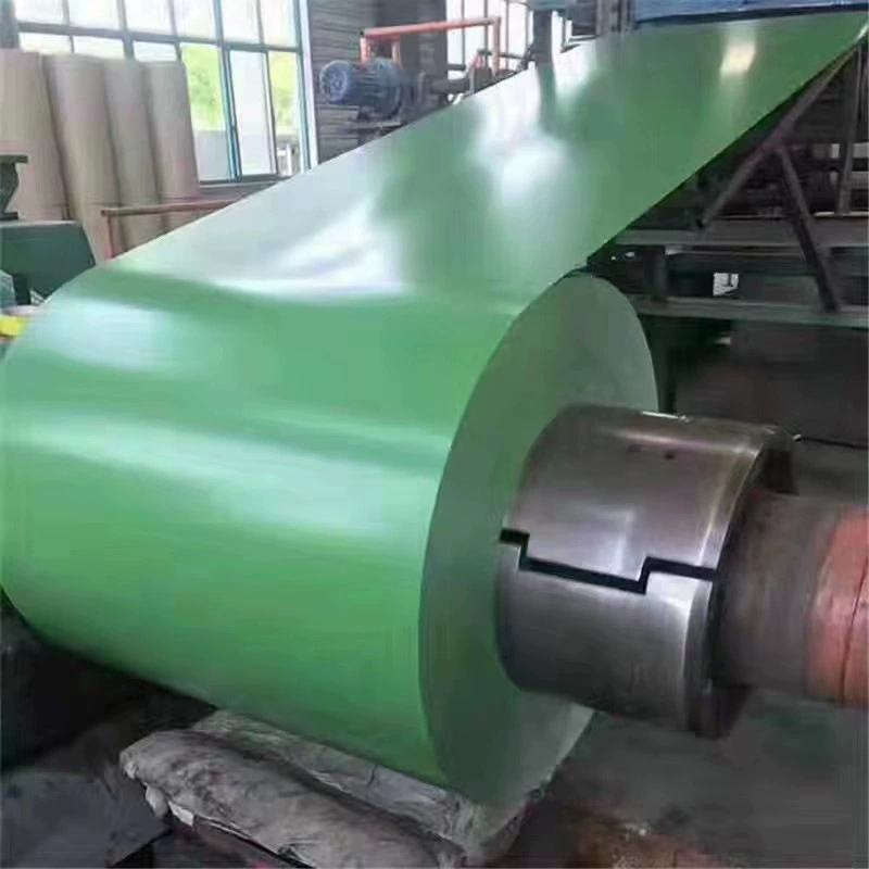 В наличии цветные рулоны толщиной 0,5–0,6 мм из оцинкованного алюминиево-цинкового сплава с цветным покрытием, открытые прокатные резанные гофрированные цветные панели.