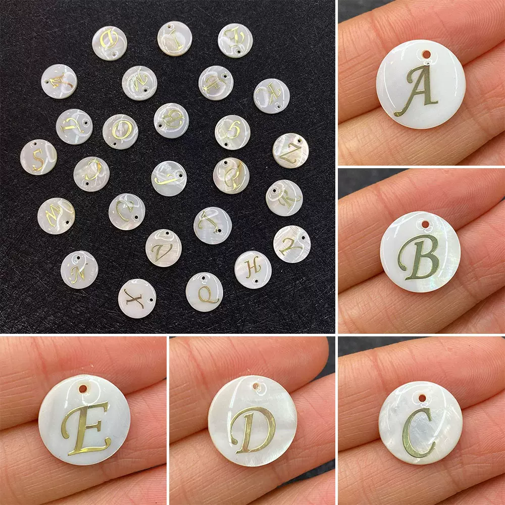 圆片形坠子天然贝壳金色英文字母吊坠15mm DIY饰品项链配饰批发
