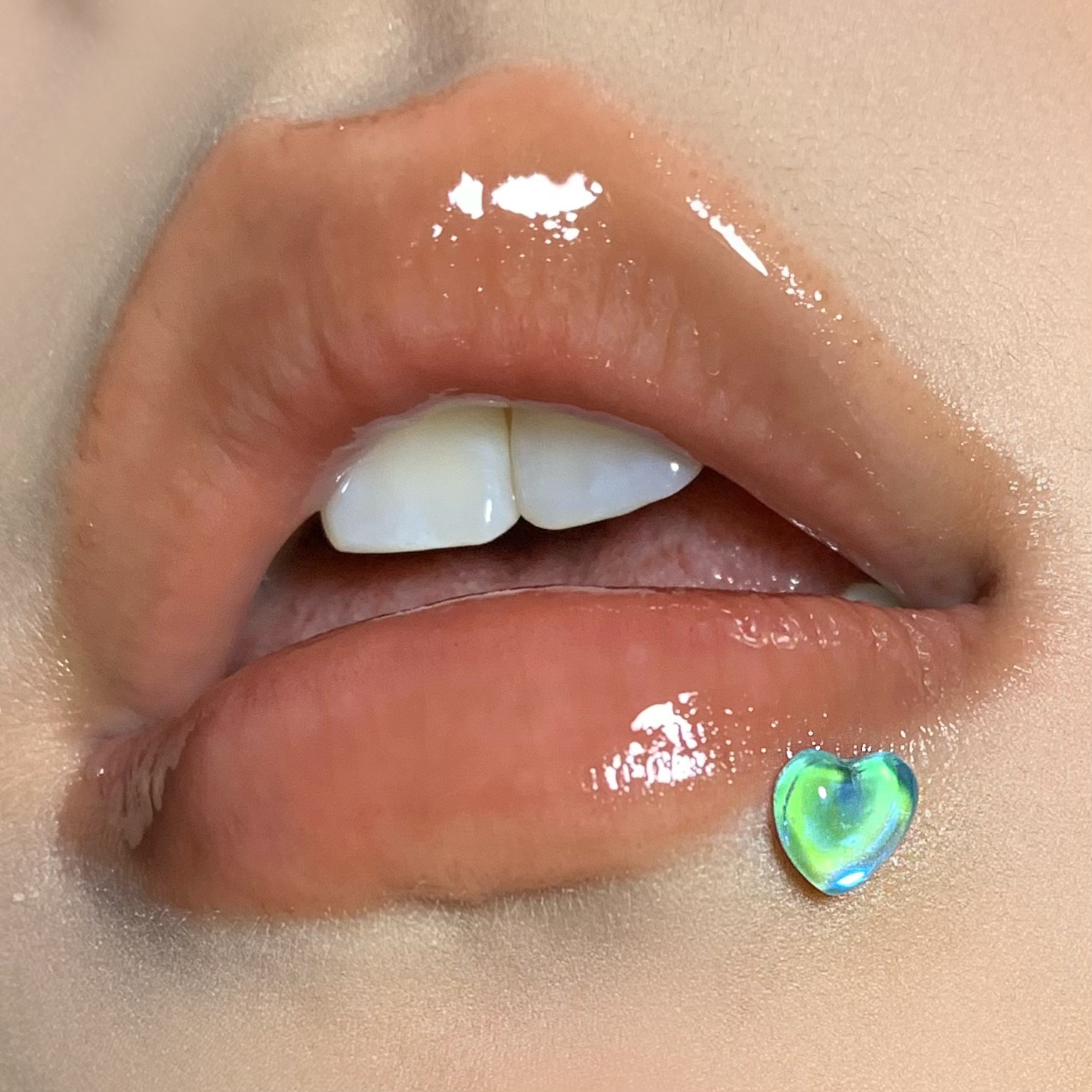 Silver pointed spike labret stud material detail