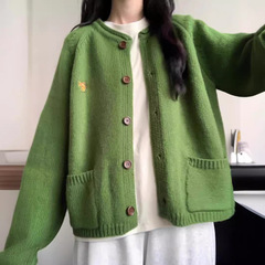日本のレトログリーンニットカーディガンセータージャケット女性のための 2025 春の新しいスタイル怠惰なルーズスタイルソフトワクシートップ