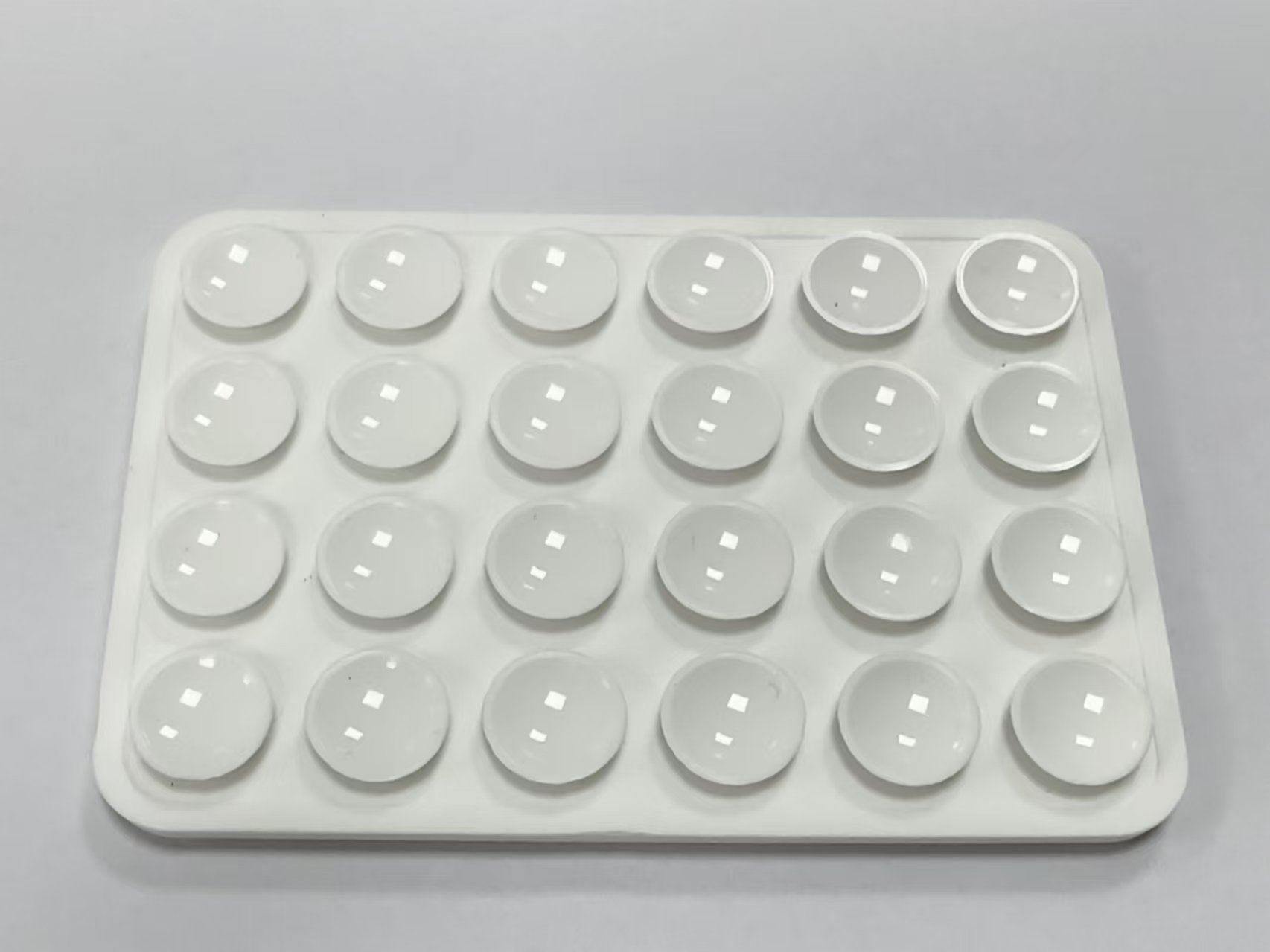 Suministro directo de fábrica de ventosa de silicona ventosa de teléfono móvil ventosa cuadrada ventosa de 24 granos ventosa de soporte para teléfono móvil ventosa de silicona de doble cara