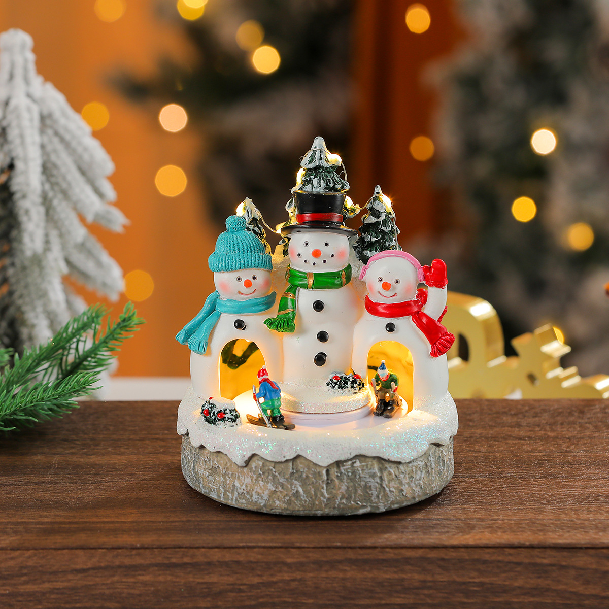 Una variedad de adornos de caja de música luminosa de resina giratoria de Navidad, adornos de tren giratorio, regalos de Navidad