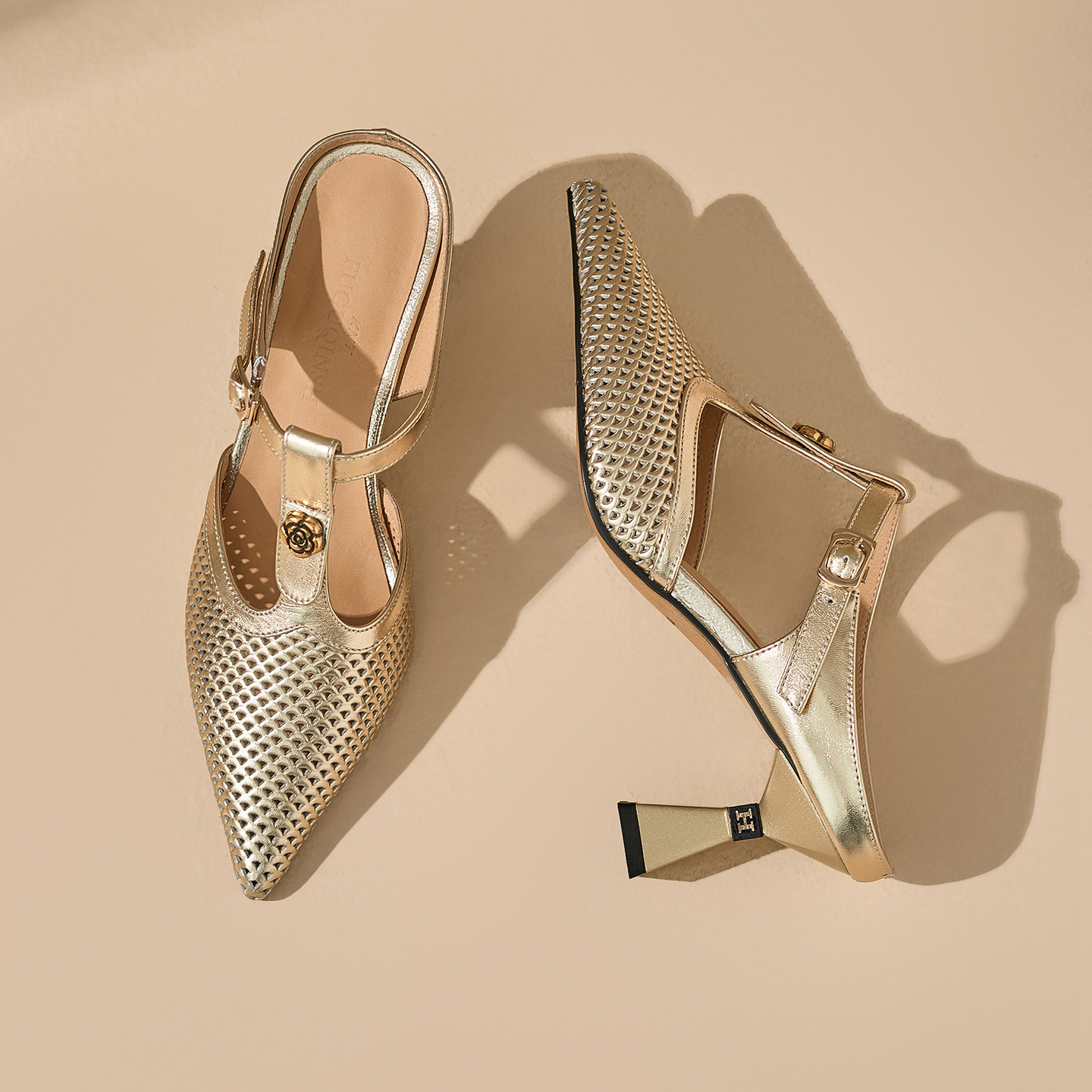 Sandal cao gót nữ quai chữ T mũi nhọn hở mũi, gót 7 cm — màu vàng