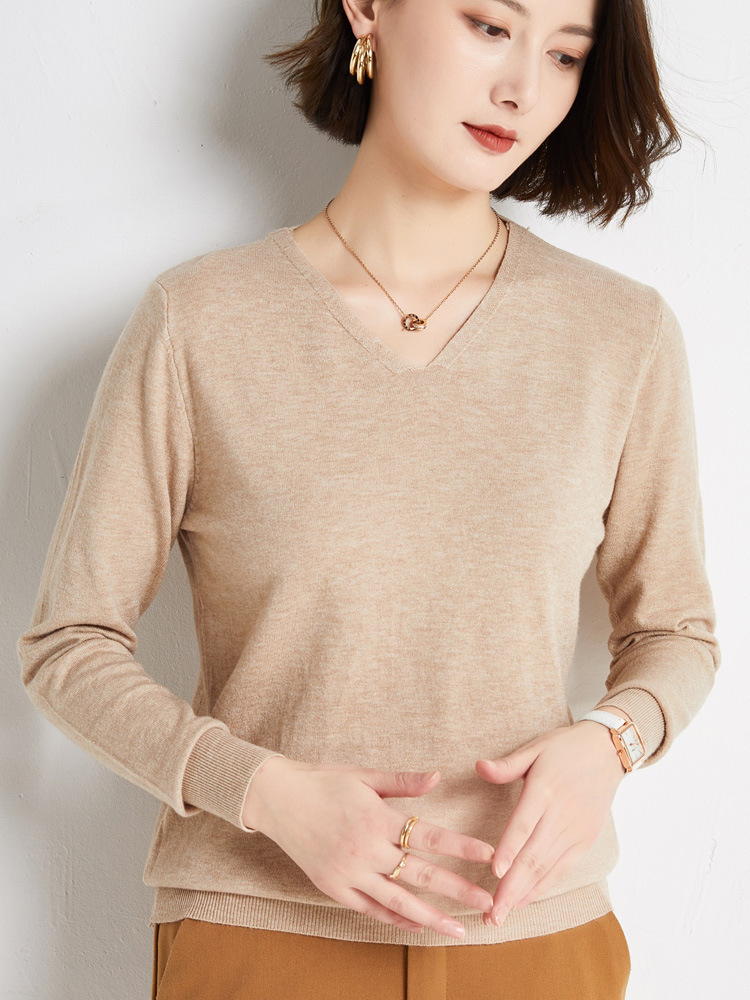Otoño e Invierno nuevo estilo occidental con cuello en V color sólido manga larga suéter de fondo interior simple desgaste exterior suéter de cuello de pollo para mujeres
