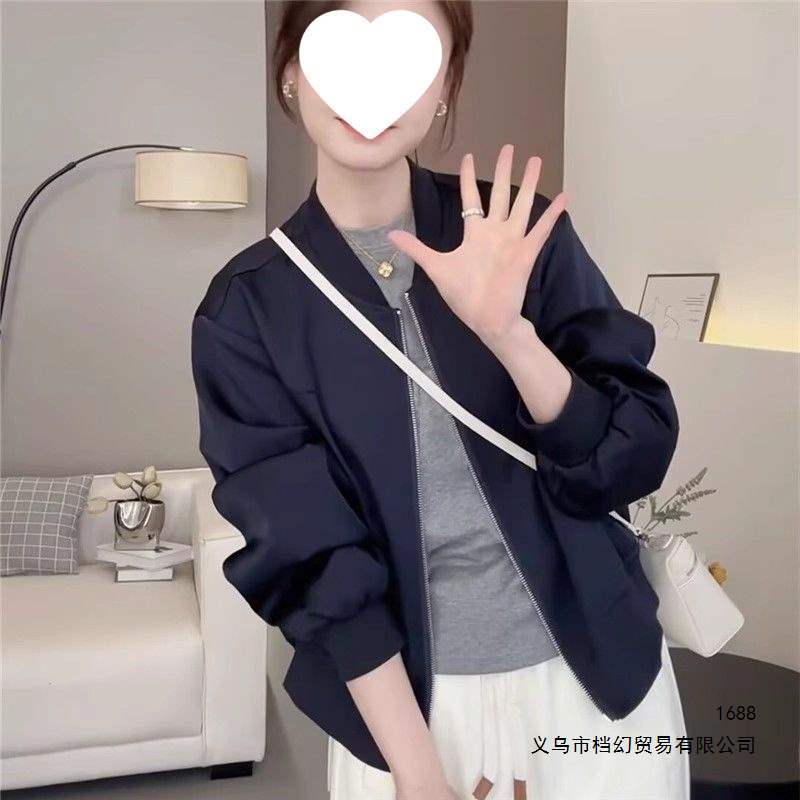 Super popular women's baseball jacket, short style, new spring 2026 style, casual and versatile jacket top.