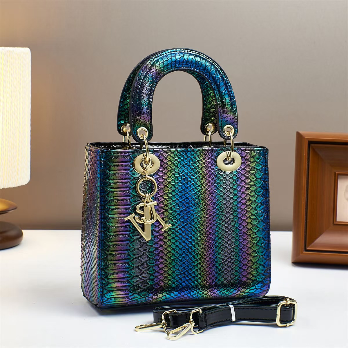 Transfronterizo 2025 nuevo bolso de moda mujer todo fósforo portátil pequeño bolso cuadrado bolso de hombro de color de contraste sentido de alta gama image 11