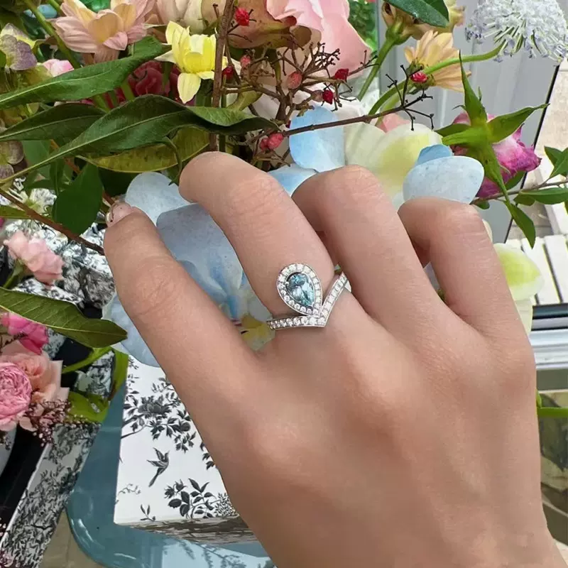 时尚莫桑钻戒皇冠水滴V戒指海宝蓝纯银镶钻戒求婚礼物轻奢女指环