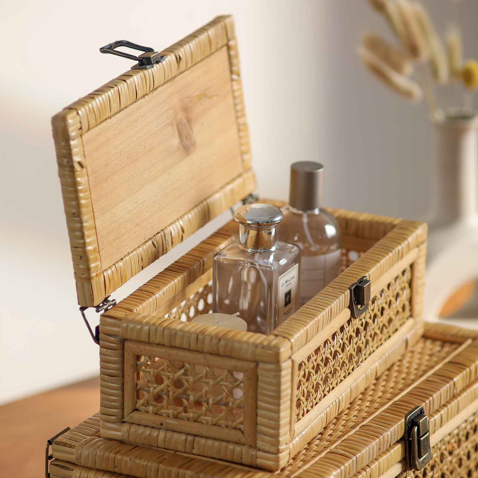 Cesta de almacenamiento de ratán de venta caliente transfronteriza, caja de almacenamiento tejida a mano con tapa, libros de juguete, canasta de almacenamiento de escritorio