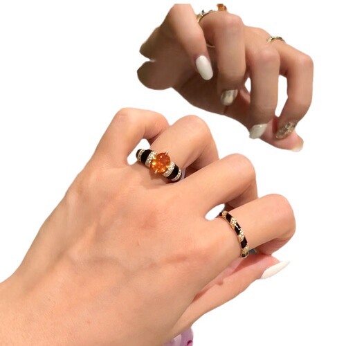 Fashionable trendy temperament Ins black and white enamel ring light luxury retro high-end cold wind zirconia stacking ring set