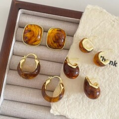 フランスの美ラードの琥珀色の四角形のイヤリングの女性の気質は軽くて豪華で高級感があります。