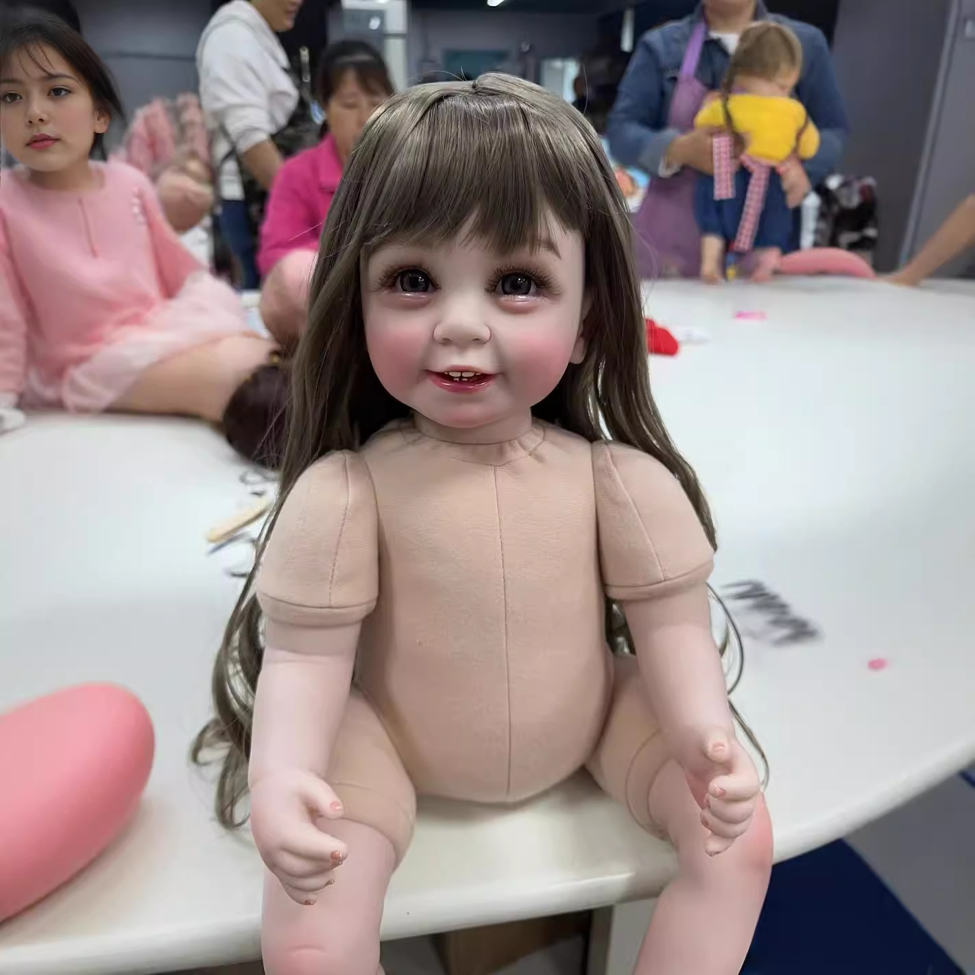 Nueva muñeca desnuda de seis dientes con cabello colorido de alta calidad