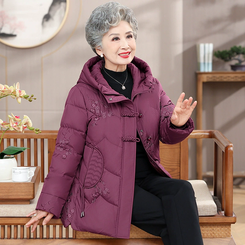 Среднего и пожилого возраста пуховик мама зимняя одежда толстая белая утка бабушка одежда пожилая женщина вышитая куртка 60 лет