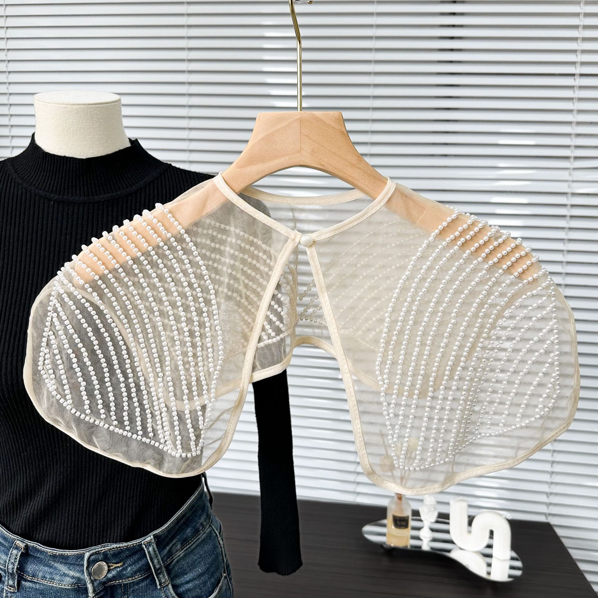 Venta caliente popular con cuentas chal desgaste exterior falso collar nuevo vestido de Ropa Decoración frente placket escote fábrica al por mayor
