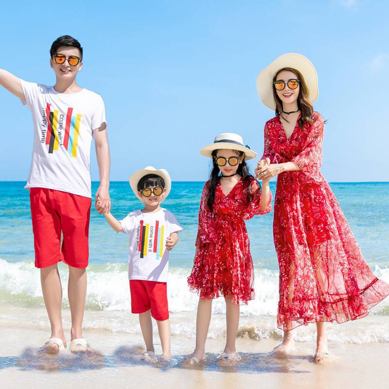一家三口海边度假亲子装连衣裙母女装雪纺沙滩裙红色洋气长裙高端