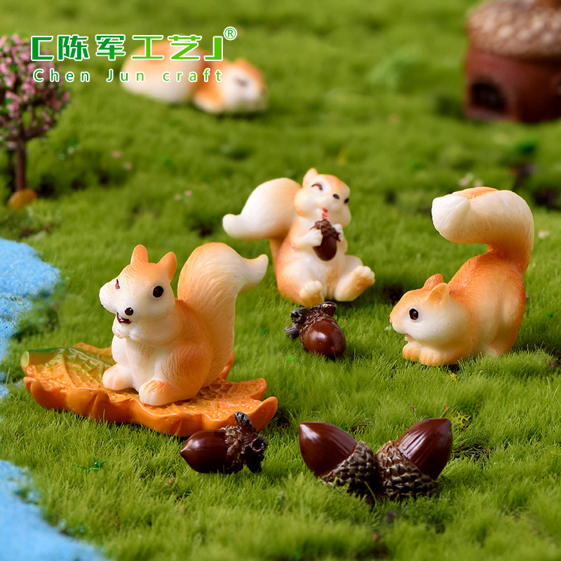 Micro-landscape fleshy plants gardening decoration cute Squirrel nut pine house Maple Leaf resin crafts ornaments Micro-landscape fleshy plants gardening decoration cute Squirrel nut pine house Maple Leaf resin crafts ornaments